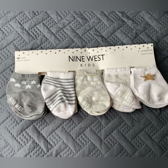 Baby Shorts Socks Bib Set - Picture 4 of 8